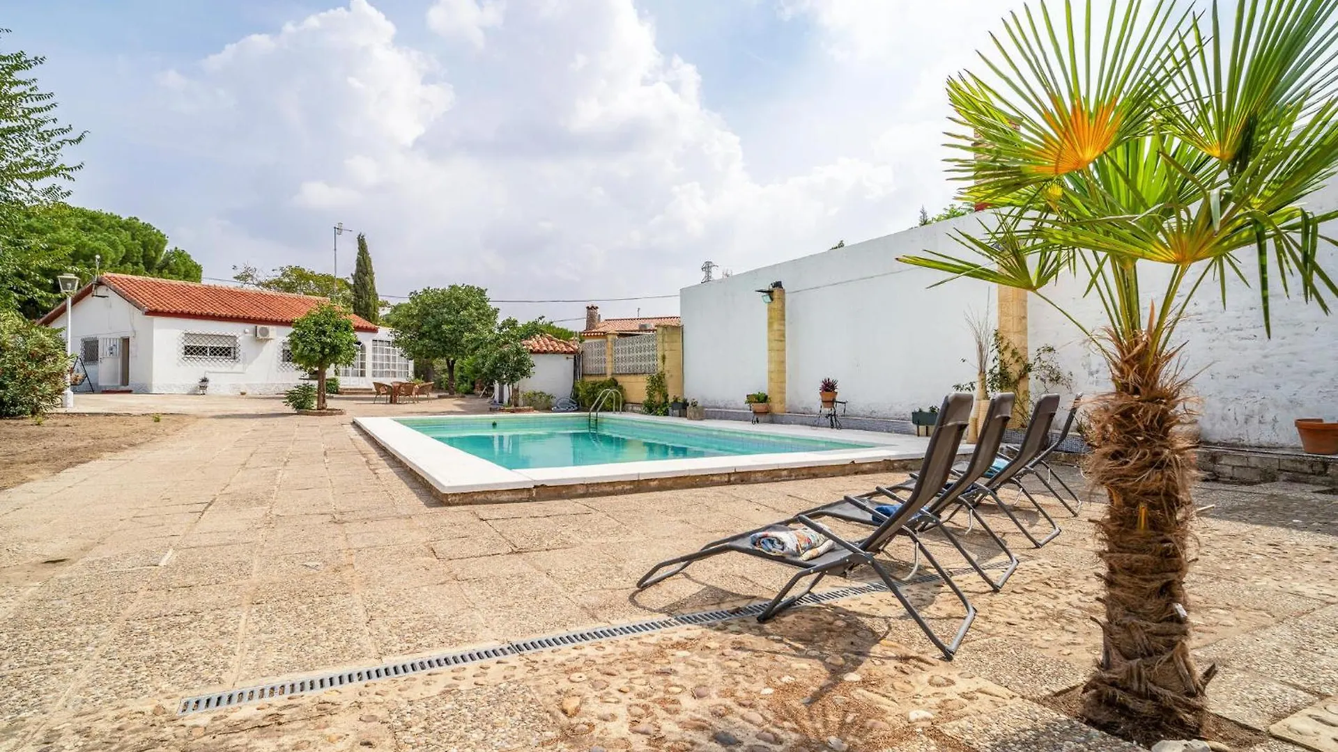 Tatil Evi Gorgeous Home In Sevilla With Kitchen