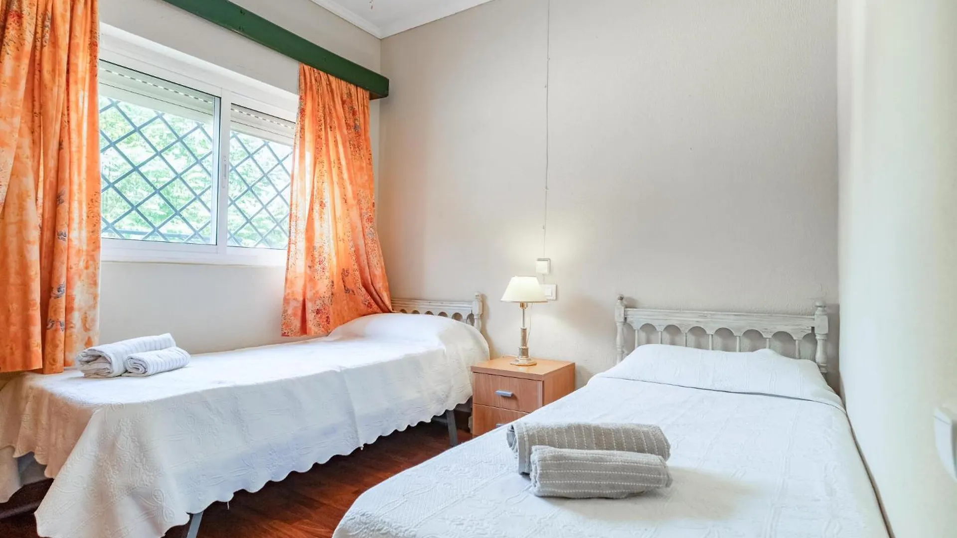 Gorgeous Home In Sevilla With Kitchen İspanya