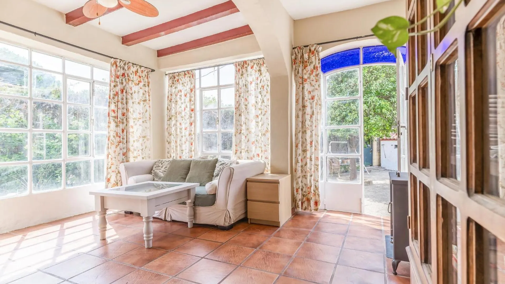 Tatil Evi Gorgeous Home In Sevilla With Kitchen