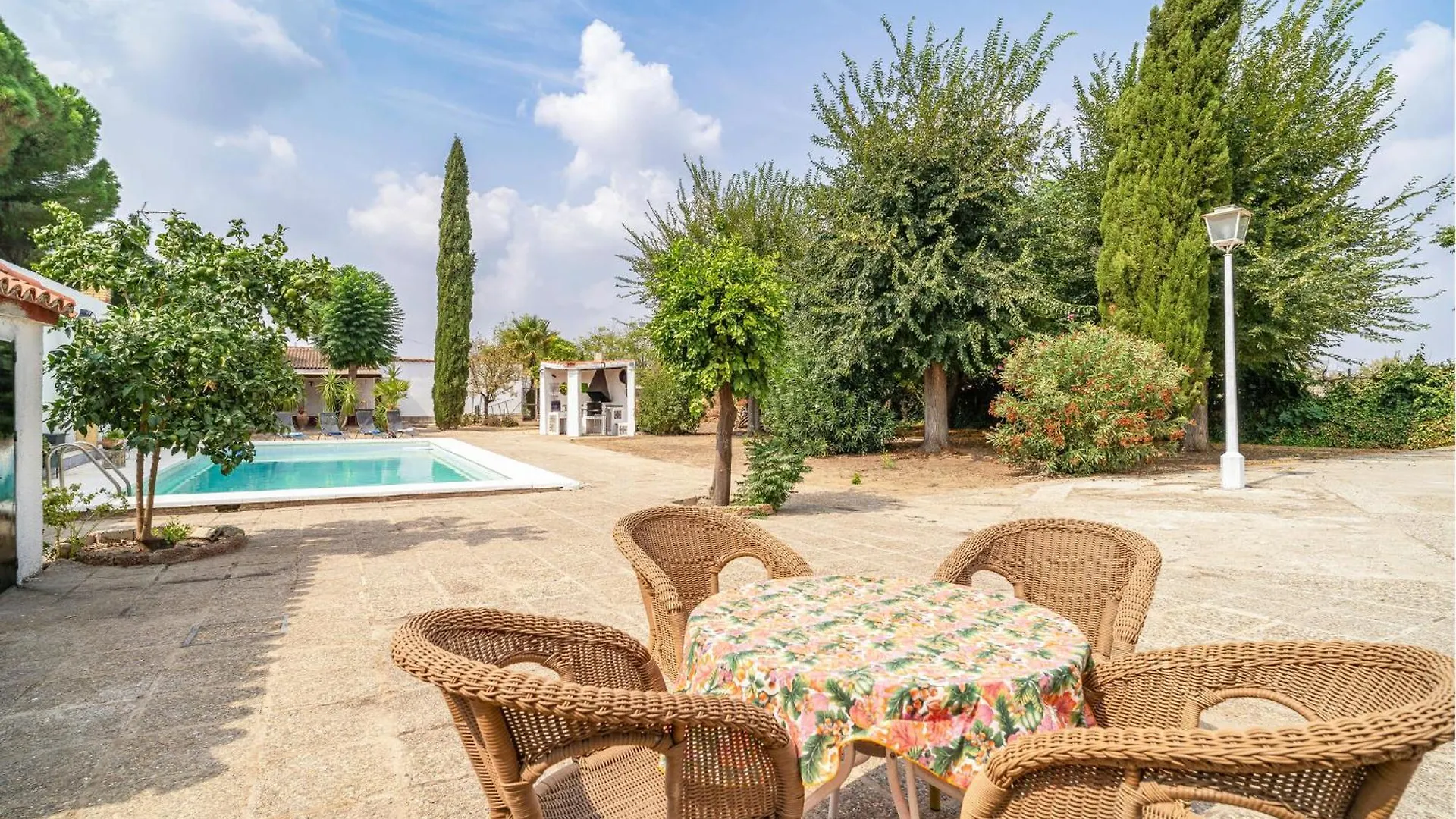 Gorgeous Home In Sevilla With Kitchen